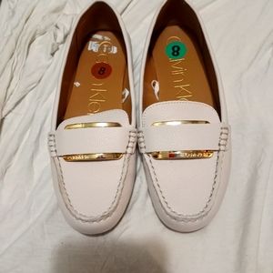 Calvin Klein  women lofters shoes size 8 color off withe